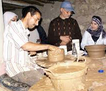 بني سيدال الجبل نموذجا – تعتبر صناعة الفخار من أقدم الصناعات التقليدية التي احتفظت بخصوصيتها في بعض المدن المغربية