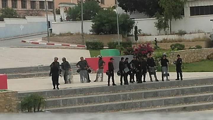 الحسيمة مساء العيد.. اعتقلات واغماءات وقنابل مسيلة للدموع وحواجز امنية في كل الشوارع والطرقات
