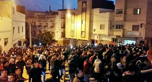 الحراك مستمر.. لليوم السادس على التوالي مسيرة حاشدة بالحسيمة ضد الحكرة تطالب بالإفراج عن المعتقلين
