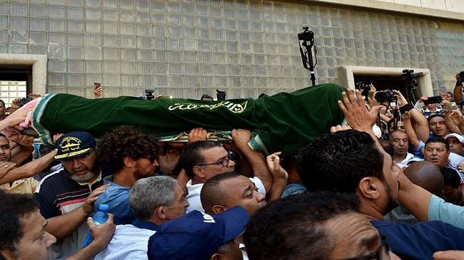 صور..ممثل القصر وسياسيون في جنازة "المايسترو" الضلمي