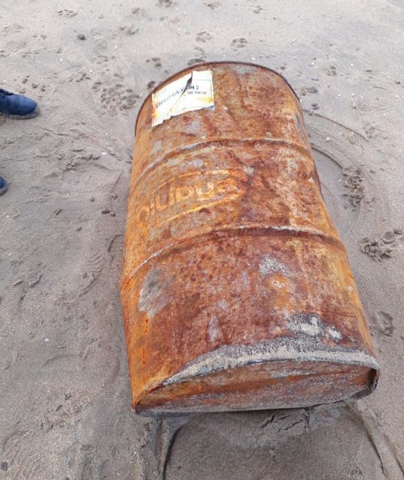 بحر طنجة يقذف برميلا 2